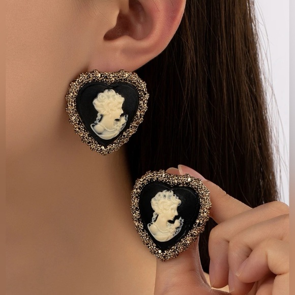 Jewelry - 2/$30🌵 Vintage Style Cameo Gold Heart Earrings Victorian Baroque Boho Gift NEW